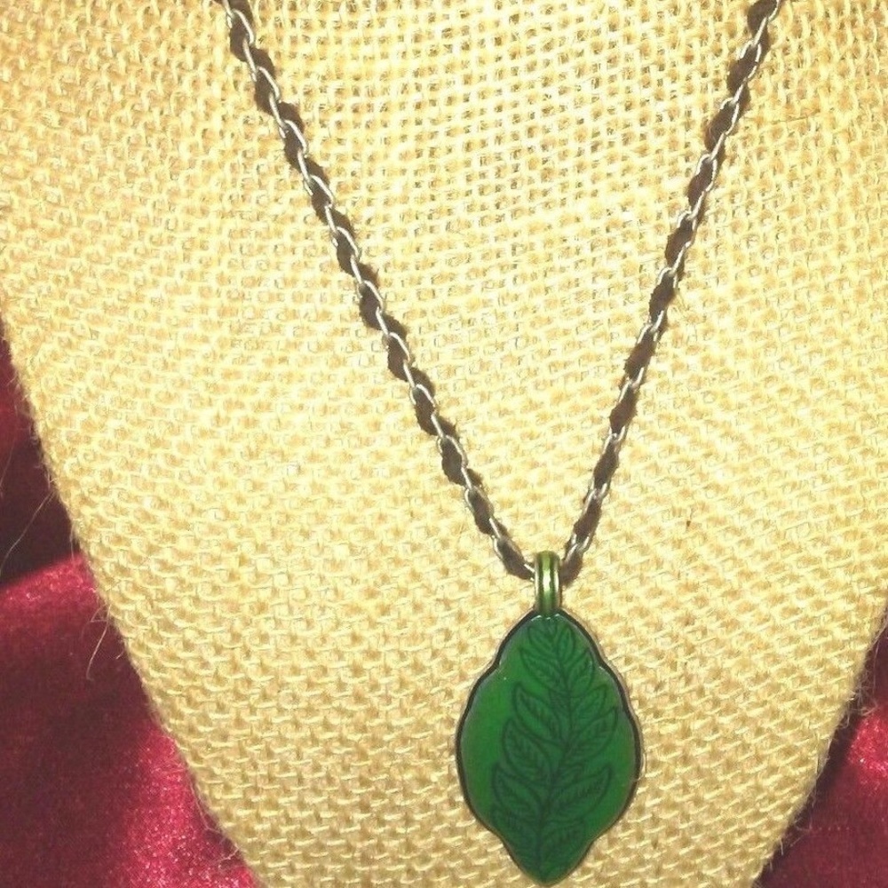 Liz Claiborne Goldtone Leather Green leaf Necklace